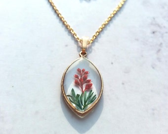 Dainty pressed flower necklace, Resin jewelry, gold filled Botanical Necklace, Mothers gift with natural touch, wild flower necklace