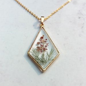 Dainty pressed flower necklace, Resin jewelry, gold filled Botanical Necklace, Mothers gift with natural touch, wild flower necklace