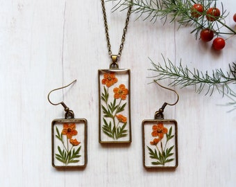 Pressed flower jewelry set, Botanical Jewelry, Dried flower and leaf necklace, earrings, Resin Jewelry, flower resin jewelry, Jewellery gift