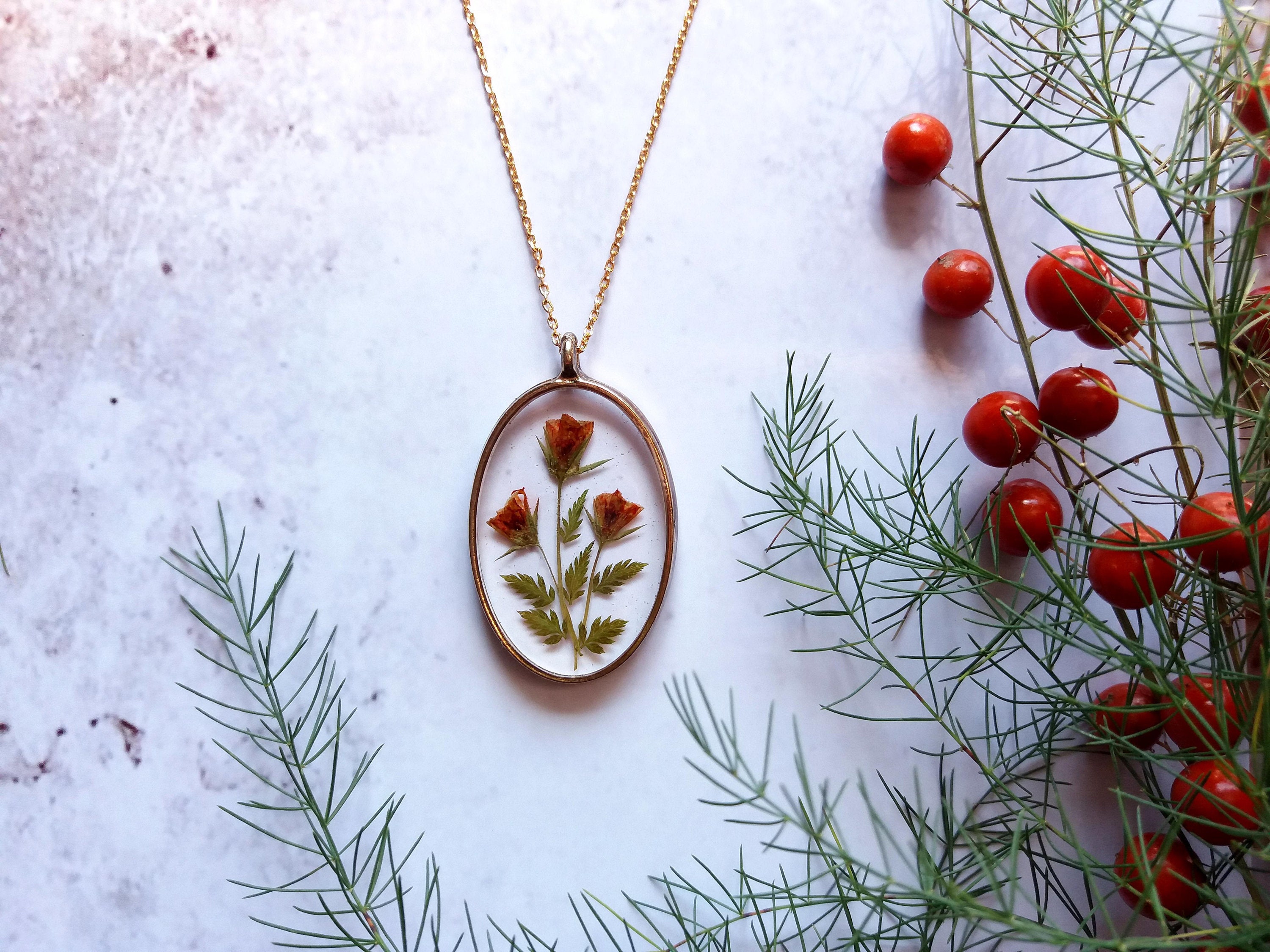 Flower resin necklace deals