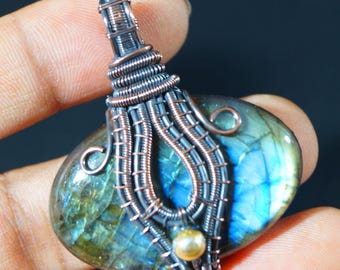 Collar con colgante de labradorita azul con alambre de cobre enrollado – Joyería de piedras preciosas naturales