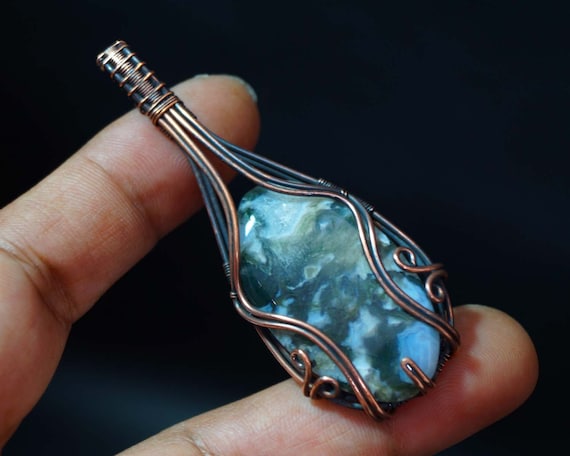 mana様専用です。ペンダントヘッド 鉱石型️チャクラカラー No20 1点物☆大ぶり高品質アメジスト原石クラスター☆鉱物☆マクラメ編み