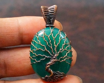 Anhänger „Baum des Lebens“ aus grünem Onyx, handgefertigt aus oxidiertem Kupfer und Edelsteinen