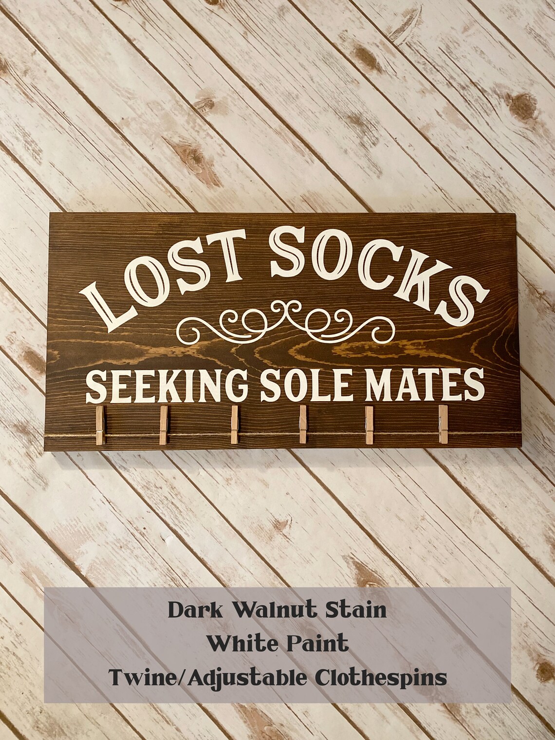 Lonely Socks Seeking Sole Mates - Targa In Legno Con Pioli E Mollette - 40x21 Cm - Organizzatore Simpatico Per Calzini Spaiati - 6