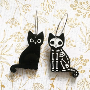 Black Cat Earrings / Halloween Earrings / Black Cat Jewelry / Spooky Earrings / Goth Earrings / Witchy Earrings / Hypoallergenic earrings /