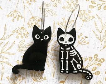 Black Cat Earrings / Halloween Earrings / Black Cat Jewelry / Spooky Earrings / Goth Earrings / Witchy Earrings / Hypoallergenic earrings /