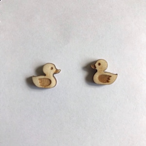 Duck wood stud earrings