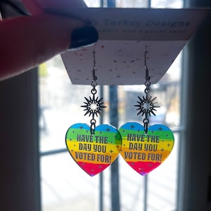 Boucles d&#39;oreilles Have the Day You Voted For, Friendliest Statement Piece, bijoux tendance, boucles d&#39;oreilles politiques, bijoux de protestation, boucles d&#39;oreilles résistantes