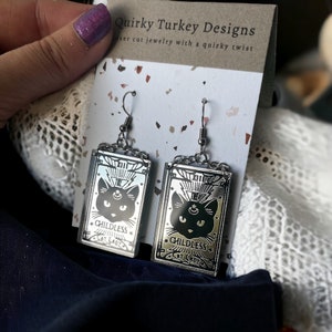 Boucles d'oreilles carte de tarot femme chat sans enfant, boucles d'oreilles maman chat, boucles d'oreilles chat noir, bijoux cartes tarot, bijoux sorciere libérale, boucles d'oreilles Halloween
