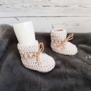 Babyschuhe aus Merinowolle gehäkelt,viele Farben, Babyboots, beige, für Junge und Mädchen image 3