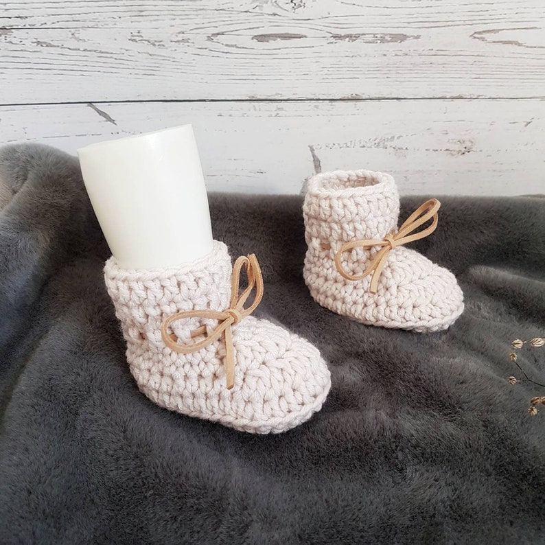 Babyschuhe aus Merinowolle gehäkelt,viele Farben, Babyboots, beige, für Junge und Mädchen image 3