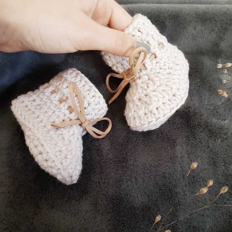 Babyschuhe aus Merinowolle gehäkelt,viele Farben, Babyboots, beige, für Junge und Mädchen image 5