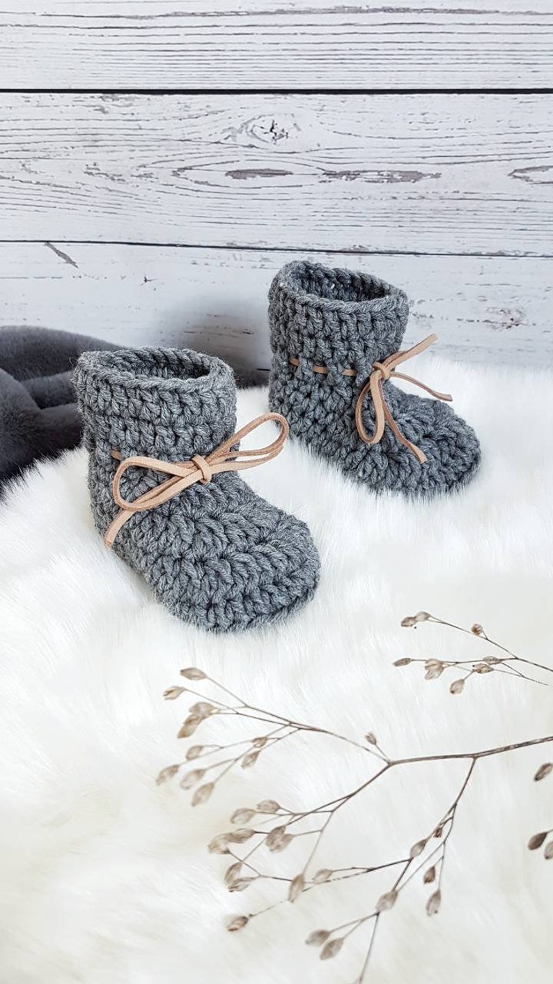 Babyschuhe aus Merinowolle gehäkelt,viele Farben, Babyboots, beige, für Junge und Mädchen image 5