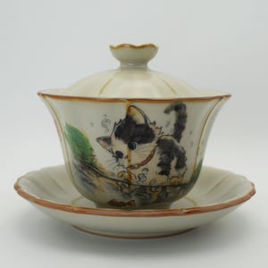 Gaiwan Tea Cup with Ice Cracks Pattern, Cute  Cat,Chinese Teacup with Saucer and Lid, Hand-drawn pattern