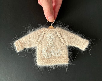 Mink Yarn Blythe Doll Sweater: Seamless Knit Lace Outfit