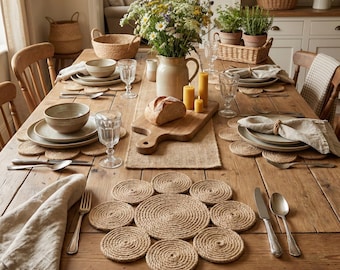 Zestaw ręcznie robionych podkładek z juty, rustykalna pleciona dekoracja stołu