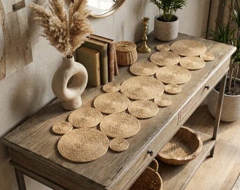 Ręcznie robiony bieżnik z juty, asymetryczny element centralny w stylu boho, dekoracja organiczna