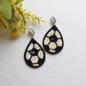 Soccer Earring, Soccer Team, Beaded Earrings, Gift ideas, Sport Earrings, Cheer Earrings, Woman's Earrings, Statement Earrings