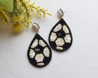 Soccer Earring, Soccer Team, Beaded Earrings, Gift ideas, Sport Earrings, Cheer Earrings, Woman's Earrings, Statement Earrings