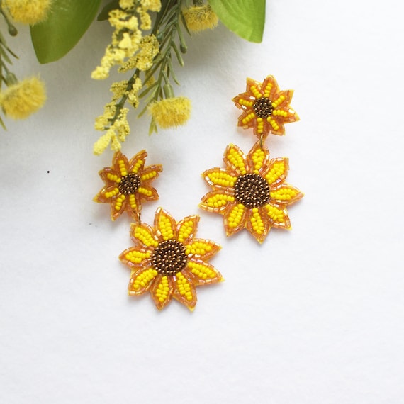 Yellow SunFlower Earring, Post Earrings, Beaded Earrings, Gift ideas, Spring Earrings, Summer Earrings, Woman's Earrings, Statement Earrings