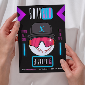 Puede incluir: Invitación de cumpleaños con temática de béisbol en negro con el texto "Bday Szn" y "Elijah is 13". El diseño presenta una pelota de béisbol con gorra y gafas de sol rosas. La invitación incluye fecha, hora y detalles de la dirección.