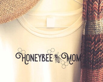 Honey Bee Mom T-Shirt, Vintage Beekeeper Gift,  Mom shirts, Beekeeper t shirt, Bee lovers shirt, Beekeeper Gift for her, Gardener Gift