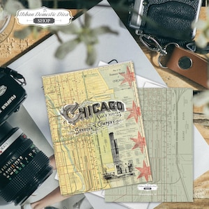 Könnte beinhalten: Ein Landkartendruck im Vintage-Stil von Chicago, Band 2, der Sanborn Map Company, mit gelbem Rasterlayout, roten Sternakzenten und detailliertem Text. Der Druck wird neben einem zweiten, einfarbigen Kartenblatt mit Grant Park gezeigt.