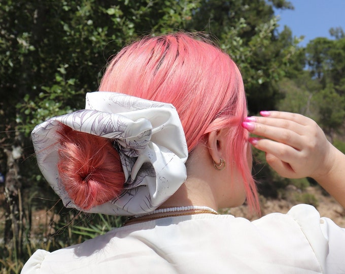 Vanilla GIGA Scrunchy