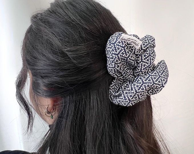 Dot Scrunchy