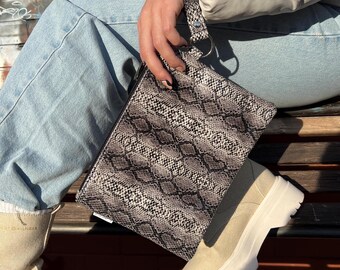 Glossy Snake Clutch