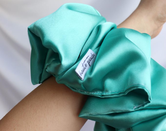 Emerald GIGA Scrunchy