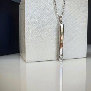 Minimalistyczny naszyjnik ze złota z diamentami, delikatny prezent dla mamy, prezent dla niej, prosty i elegancki minimalistyczny wisiorek, ręcznie robiony naszyjnik, 14K Solid
