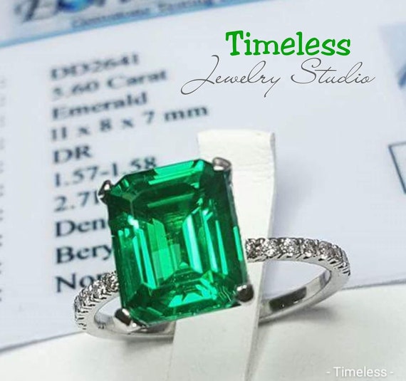 Exquisite emerald ring deals
