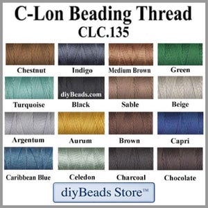 Peut inclure: Un nuancier pour le fil de perlage C-Lon CLC.135 pr&eacute;sentant seize &eacute;chantillons de fil dans diverses couleurs, notamment Chestnut, Indigo, Medium Brown, Green, Turquoise, Black, Sable, Beige, Argentum, Aurum, Brown, Capri, Caribbean Blue, Celedon, Charcoal et Chocolate.