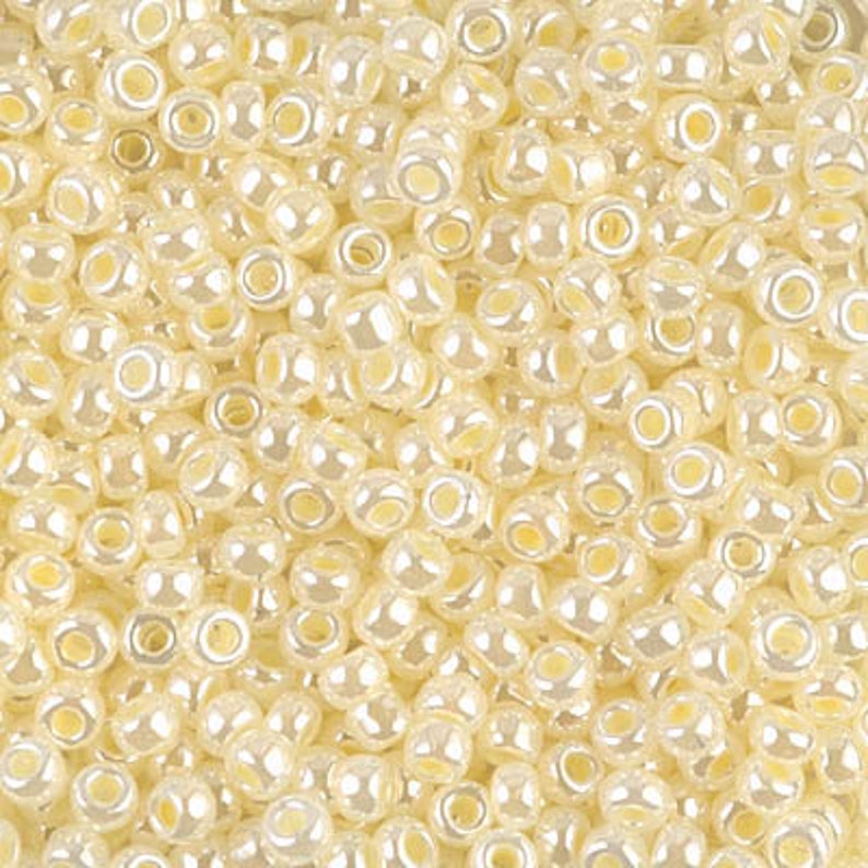 Seed Beads 80 Miyuki Seed Beads 8-527 Butter Cream Ceylon 10 grams diy beads