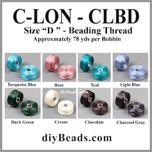Peut inclure: Fil de perlage C-LON CLBD taille D sur bobines, environ 78 yards chacune. Les couleurs incluent bleu turquoise, rose, sarcelle, bleu clair, vert fonc&eacute;, cr&egrave;me, chocolat et gris anthracite. Le texte indique C-LON - CLBD Size D - Beading Thread.