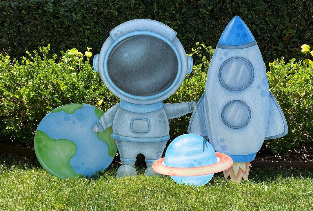 Astronaut Party - Space, Stars and Rockets Decor - Universe Props ...