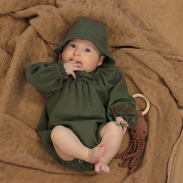 Barboteuse bébé vert kaki en mousseline de coton bio, Body à manches longues en mousseline, Combinaison double gaze douce et respirante, Tenue pour nouveau-né, Cadeau pour bébé