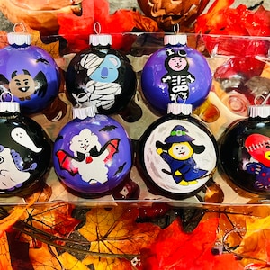 Set di ornamenti in vetro dipinti a mano Halloween BT21 (7 pezzi)