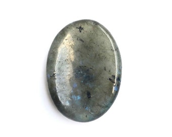 Labradorite Worry Stone – Inspiration  and  Intuition