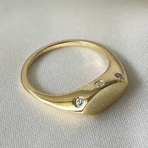 Jacqueline Signet Ring, Diamond Signet Ring, 10K/14K Solid Gold Signet Ring, Women&#39;s Signet Ring, Dainty Marquise Shaped Ring