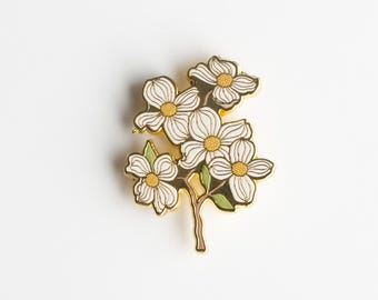 Harde emaille pin bloeiende kornoelje – State Flower of North Carolina
