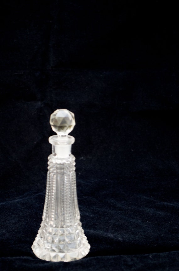 Crystal Perfume Bottle, clear ridged