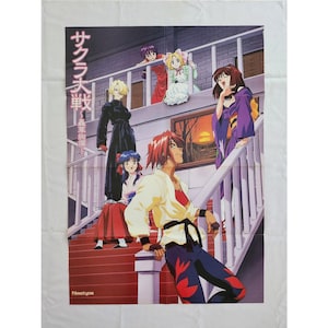 Puede incluir: Póster de anime con múltiples personajes en varios atuendos, de pie en una escalera y un balcón. El póster tiene texto japonés y una escena de puesta de sol en el fondo. Los personajes tienen diferentes colores de pelo y estilos de ropa.