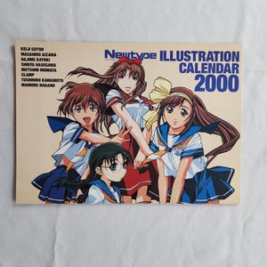 Puede incluir: Una taza de cerámica blanca con un asa negra y el texto "But First, Coffee" en negro, con una fuente de estilo manuscrito. La taza está sobre una superficie blanca.