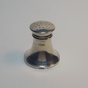1951 small pepper pot in Sterling Silver
