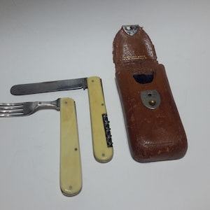 1920 raro Walker e Hall pieghevole Campaign Knife, Fork & Cork set di viti in custodia originale