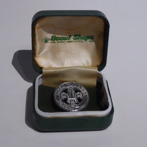 1972 English Silver Boy Scouts WITH THANKS Badge and Box