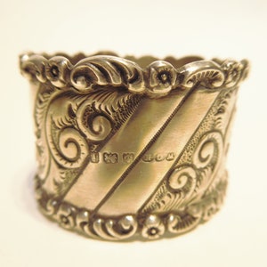 1908 un anillo inglés de la servilleta de plata del repouse