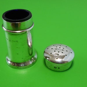 1923 English sterling silver pepperette